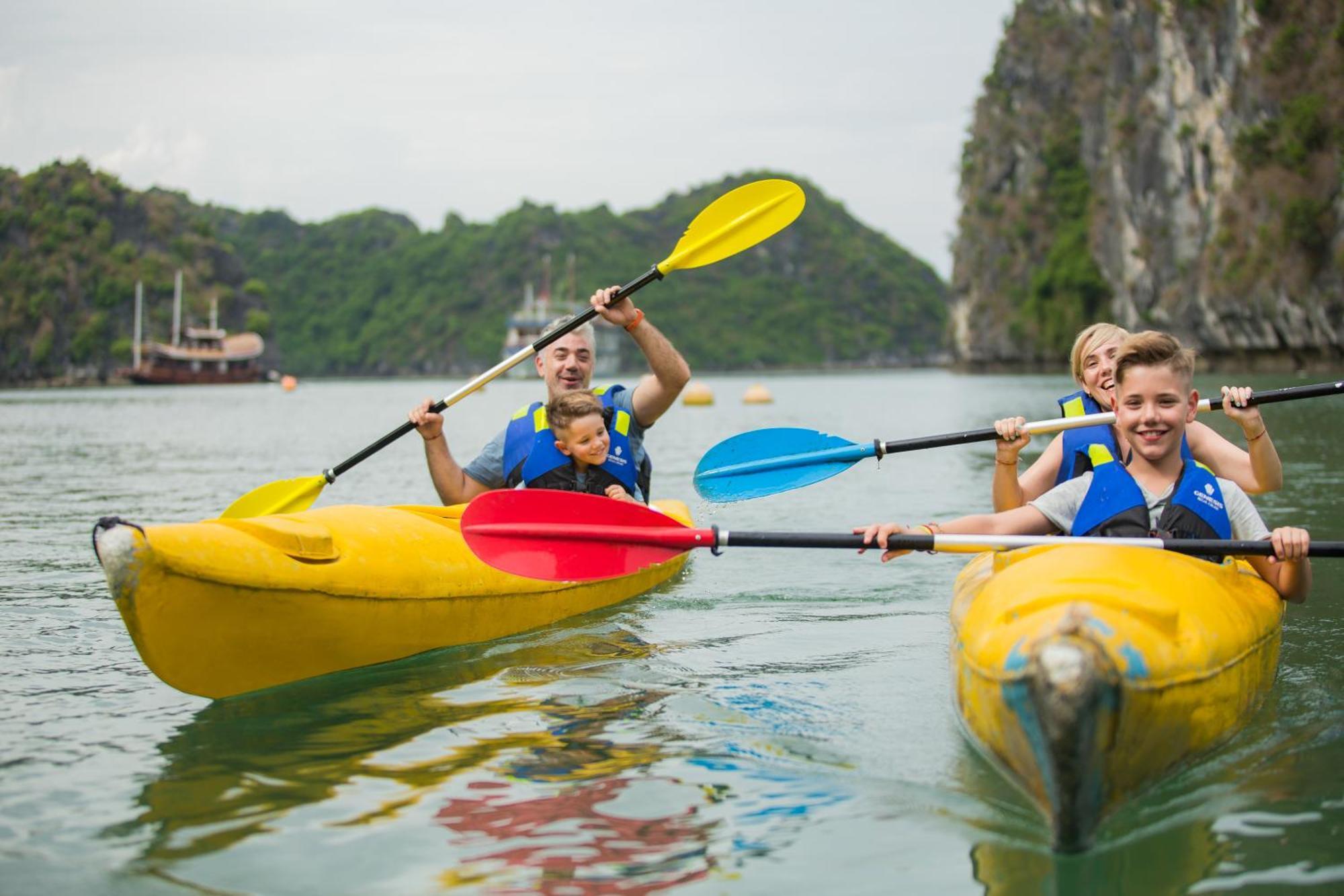 Hotel Genesis Luxury Regal Cruises Hạ Long Exterior foto